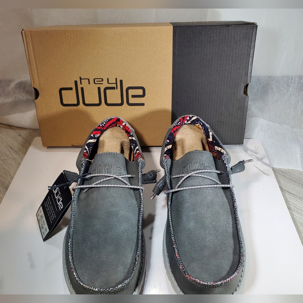 NEW Hey Dude Mens Wally Quarry Gray Leather Loafers. SIZE 7 Womens 9